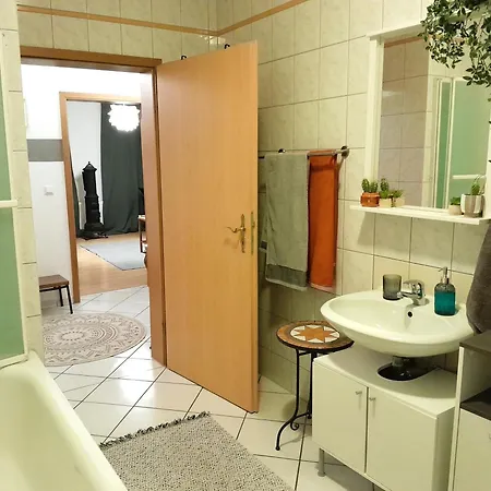 Spacious In Old-west - Leutsch Apartman Lipcse